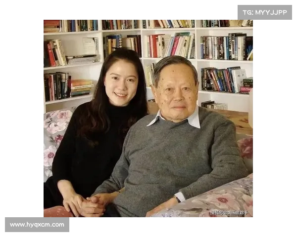 杨振宁庆生照曝光,岳母与翁帆现身,岁月变迁见证传奇(杨振宁82岁娶28岁翁帆) 杨振宁庆生照曝光,岳母与翁帆现身,岁月变迁见证传奇(杨振宁82岁娶28岁翁帆)